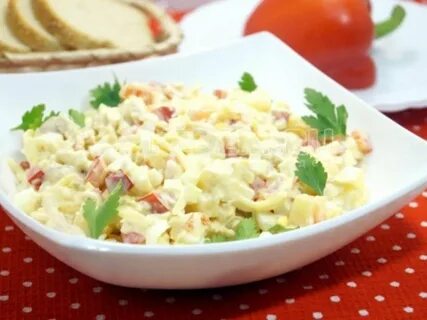 Салат курица с яблоком и сыром