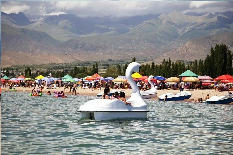 Иссык-куль курорт. Кули отдыхает. Киргизия иссык-куль чолпан ата. Кули отдыхает. Иссык-куль озеро 2022.