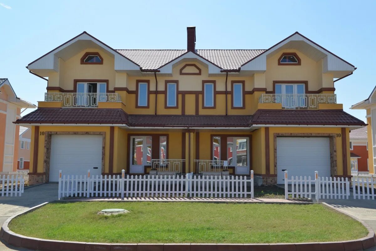 Продажа домов астана. Family Village Астана. Би ай Вилладж коттеджи Астана. Нурсултан Фэмили Виладж. Коттеджи в Астане.