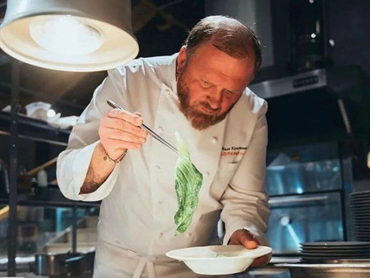 Егор егоров шеф повар. Сергей смирнов повар. Ивлев константин витальевич. Повар ивлев константин. На ножах пятница константин ивлев.