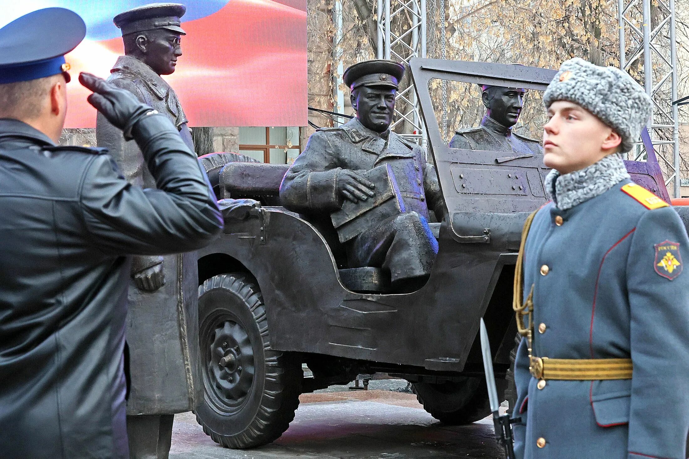 Фоторепортаж: в Екатеринбурге открыли еще один памятник Георгию Жукову. Рассказы