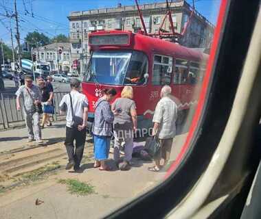 Возле площадки в поле в трамвае