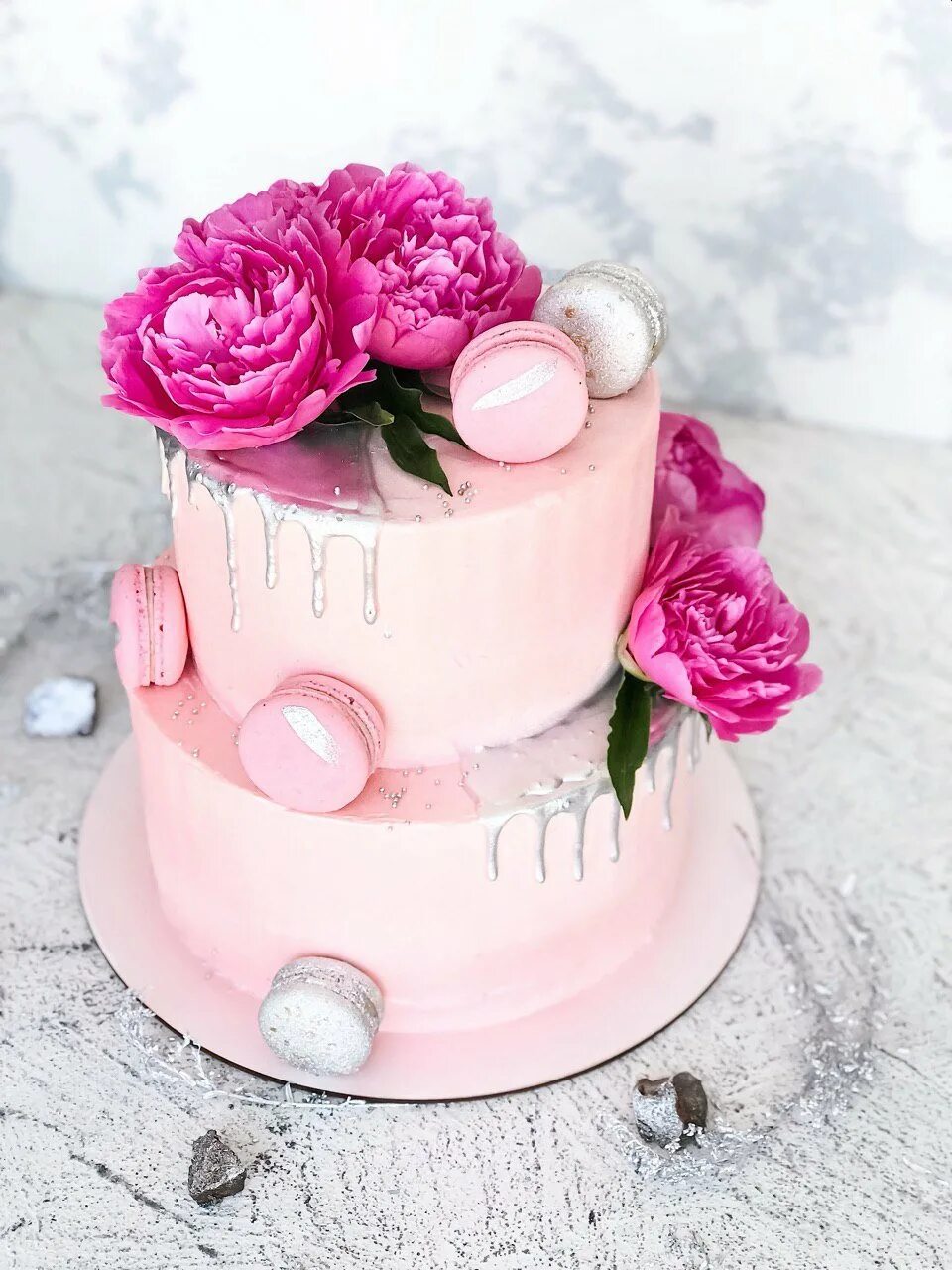 Торт питон. Украшение торта пионами. Торт с розами. Свадебный торт с живыми пионами. Нежный торт с цветами.