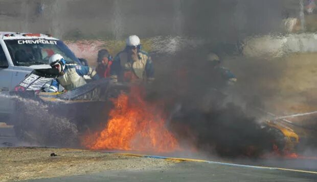 Включи самые страшные гонки. Гонки наскар гонка авария. Авария на гонке наскар в сша. Наскар аварии. Аварий гонки nascar.