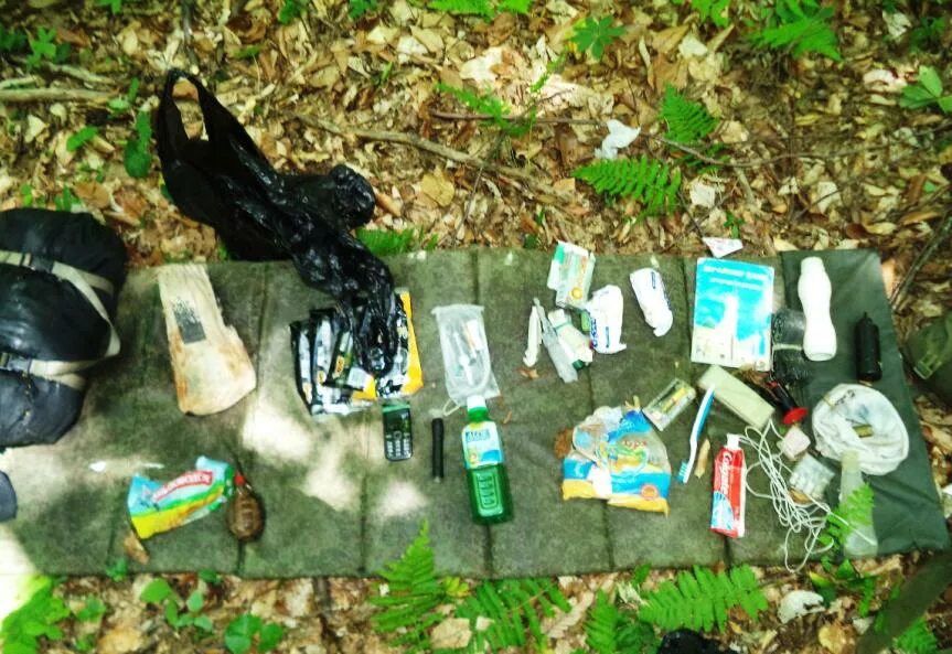 Тайники выживальщиков far cry 5. Схрон оружия. Побег far cry 5 тайник. Тайник выживальщика 5. Продуктовый схрон.