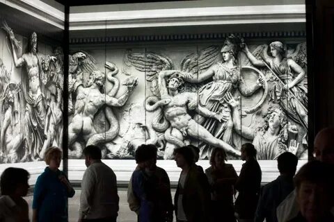 Гипсовые слепки пергамского алтаря