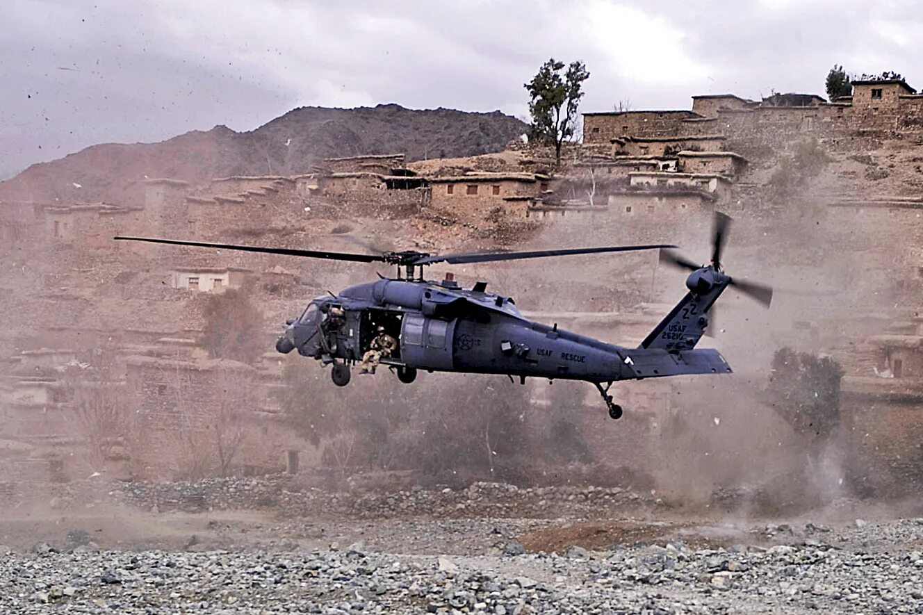 Вертолеты США uh 60. Uh-60 Black Hawk. Вертолеты Блэк Хоук в Афганистане. Uh-60a Black Hawk ВВС Афганистана.