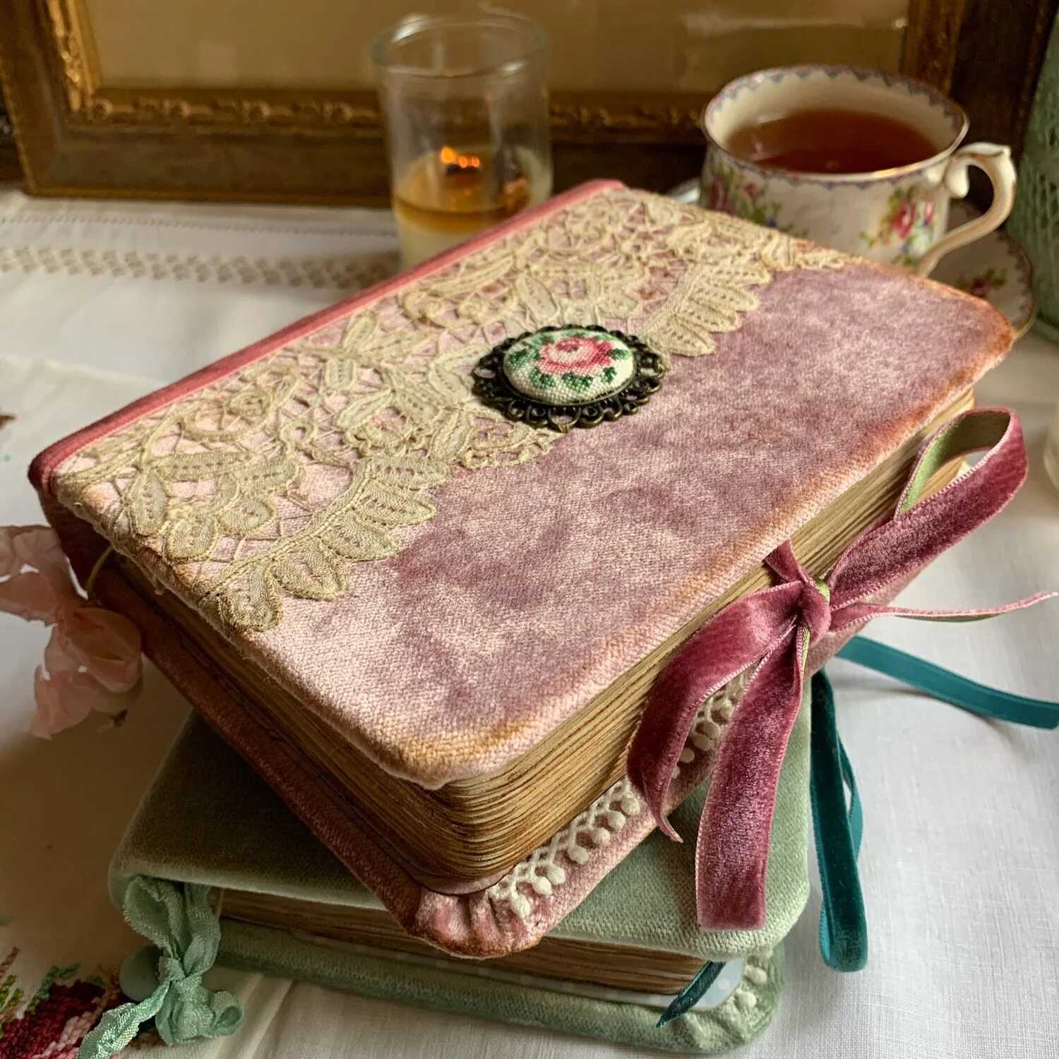 Скрапбукинг бохо стиль. Бохо блокнот скрапбукинг. Блокнот с бархатной обложкой. Книги ручной работы. Книга ручной работы.