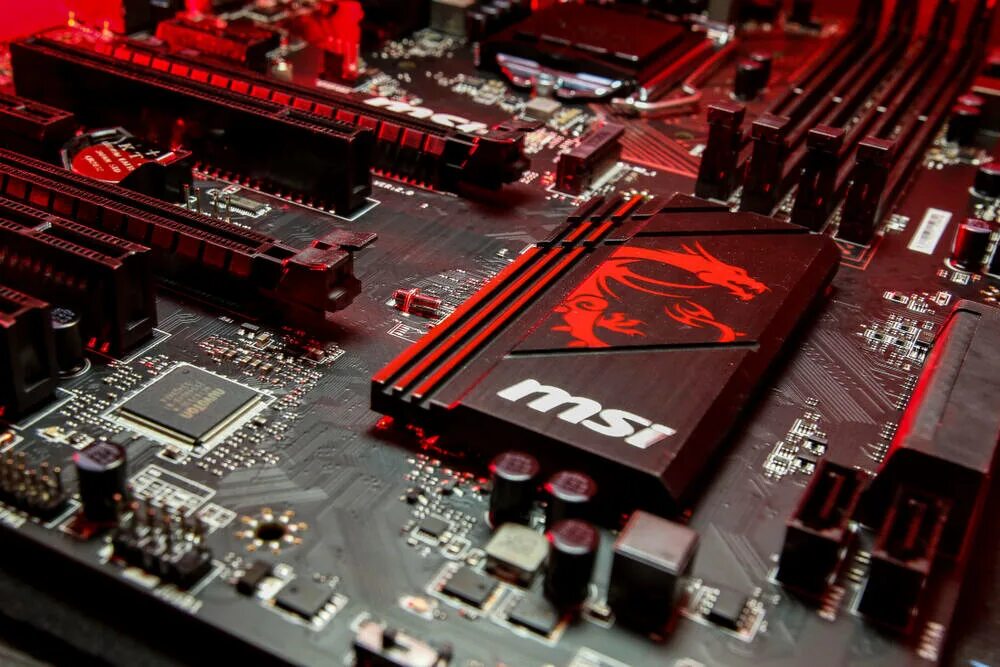 Как прошить материнскую msi. Материнская плата мси. materiskaia plata msi mikrotreshina. материнская плата мси микротрещина. msi материнская плата коробка синяя.