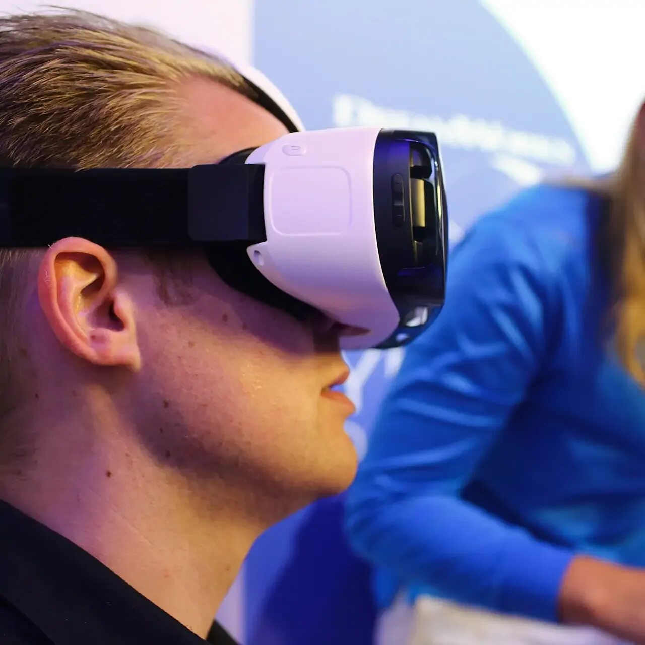 Гарнитура дополненной реальности apple vision pro. Очки виртуальной реальности apple. Очки виртуальной реальности apple vision pro. Очки виртуальной реальности возможности. Apple vr 2023.