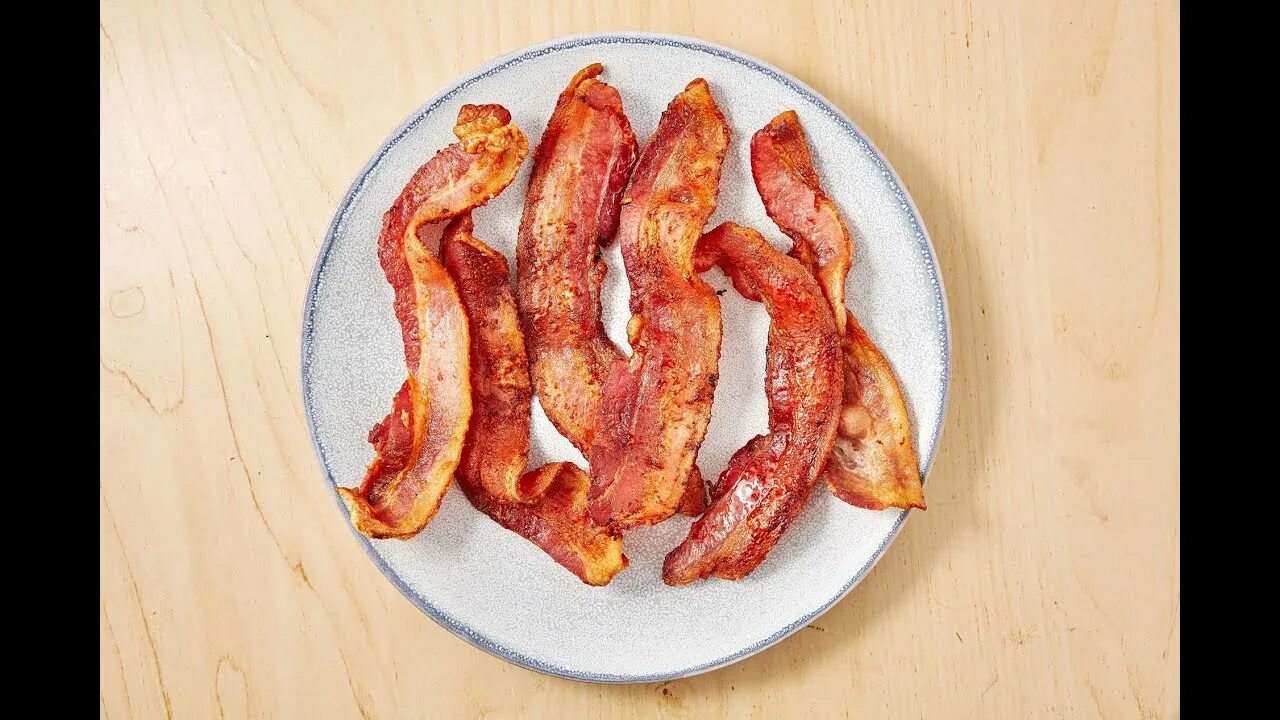 Making bacon. Бекон. frying bacon. fried bacon. bacon air.