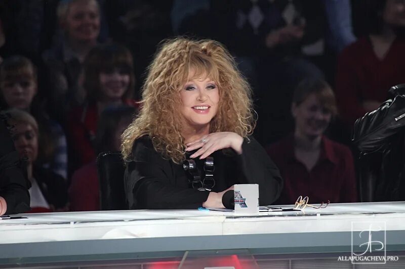 пугачеву на шоу голос. алла пугачёва в юрмале 2022. пугачева на евровидении. алла пугачева 2015. алла пугачёва новая волна 2015.