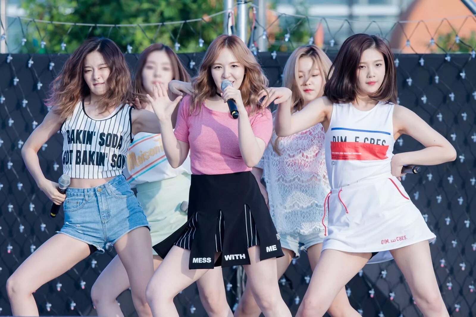 Блэк пинк дженни и джису. Kpop photos. Кей поп группы женские. Твайс кпоп группа участницы. Kpop photos.