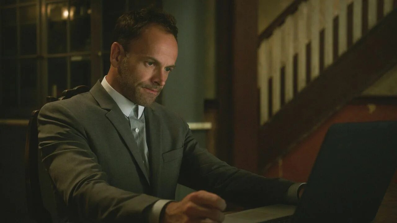 Джонни ли Миллер элементарно. Elementary 2 3