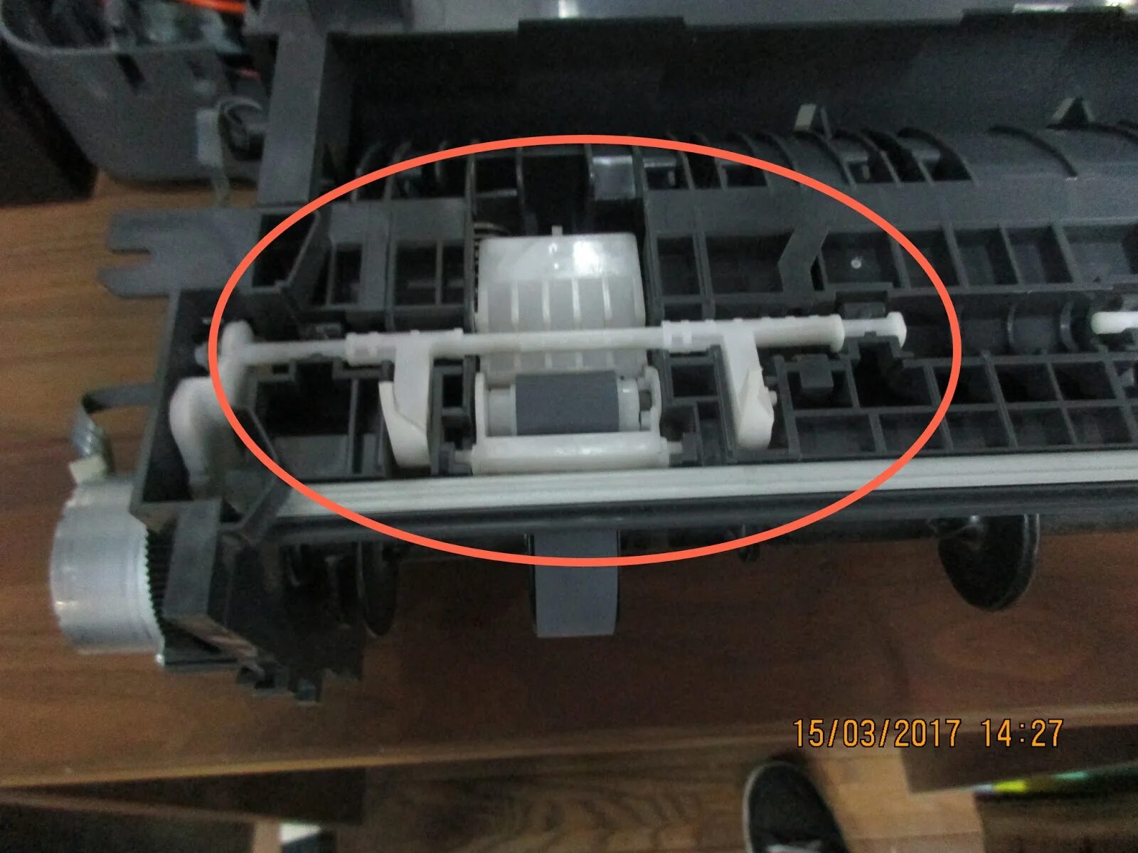 Каретка epson l805. Датчик захвата бумаги принтер canon 3010. узел захвата бумаги epson l1800. механизм захвата бумаги мфу epson 4300. epson 1410 лоток подачи бумаги.