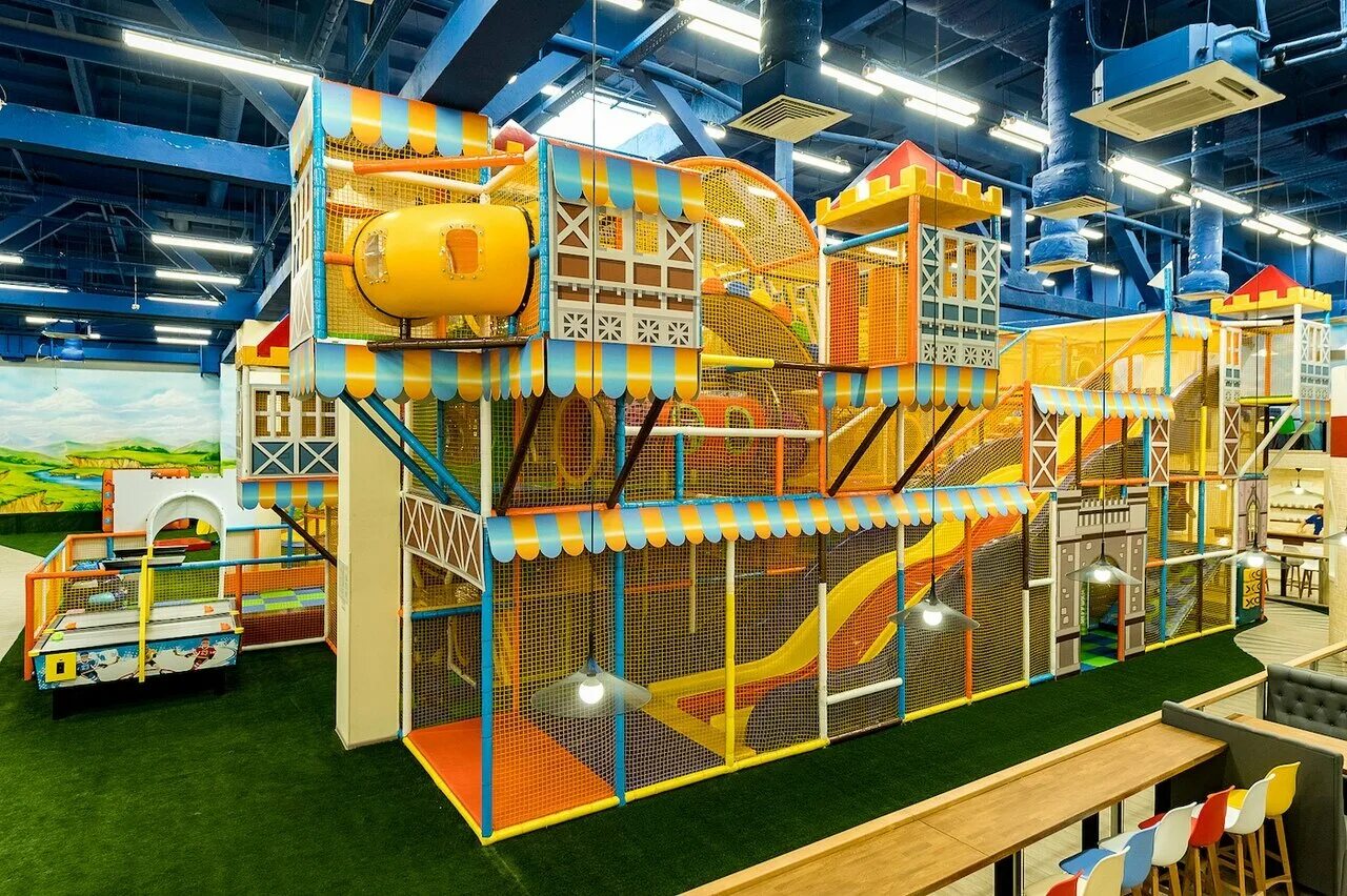 Оренбург детские развлекательные. Зеркальный лабиринт оренбург. Детские развлекательные центры в оренбурге. Егорьевск игровая комната манго. Детская студия.