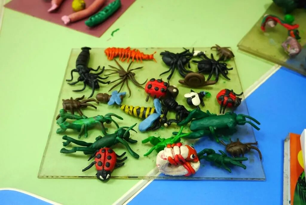 Лепка насекомые. Насекомые из пластилина для детей. Лепка насекомые подготовительная группа. Лепка насекомые для дошкольников.