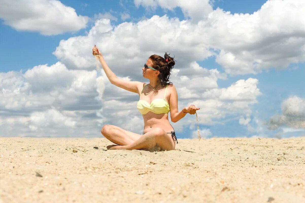 Хождение босиком по песку. Эффект раскалённого песка. Какой горячий песок. Горячий песок. Псаммотерапия.