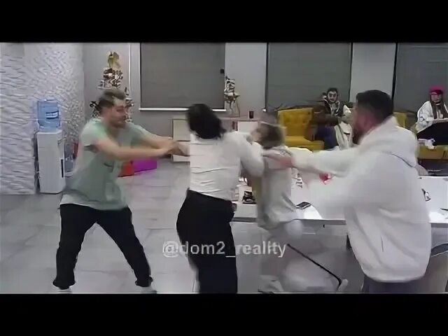 Катя дерется. Дана борисова бой. Екатерина андреева телеведущая драка. Драки в учебных заведениях. Екатерина андреева драка.