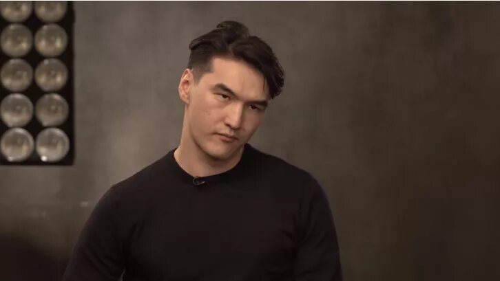 Сабуров и щербаков у дудя. Нурлан у дудя. Дудь у сабурова. Дудь сабуров фото с женой. Юра дудь и нурлан сабуров.