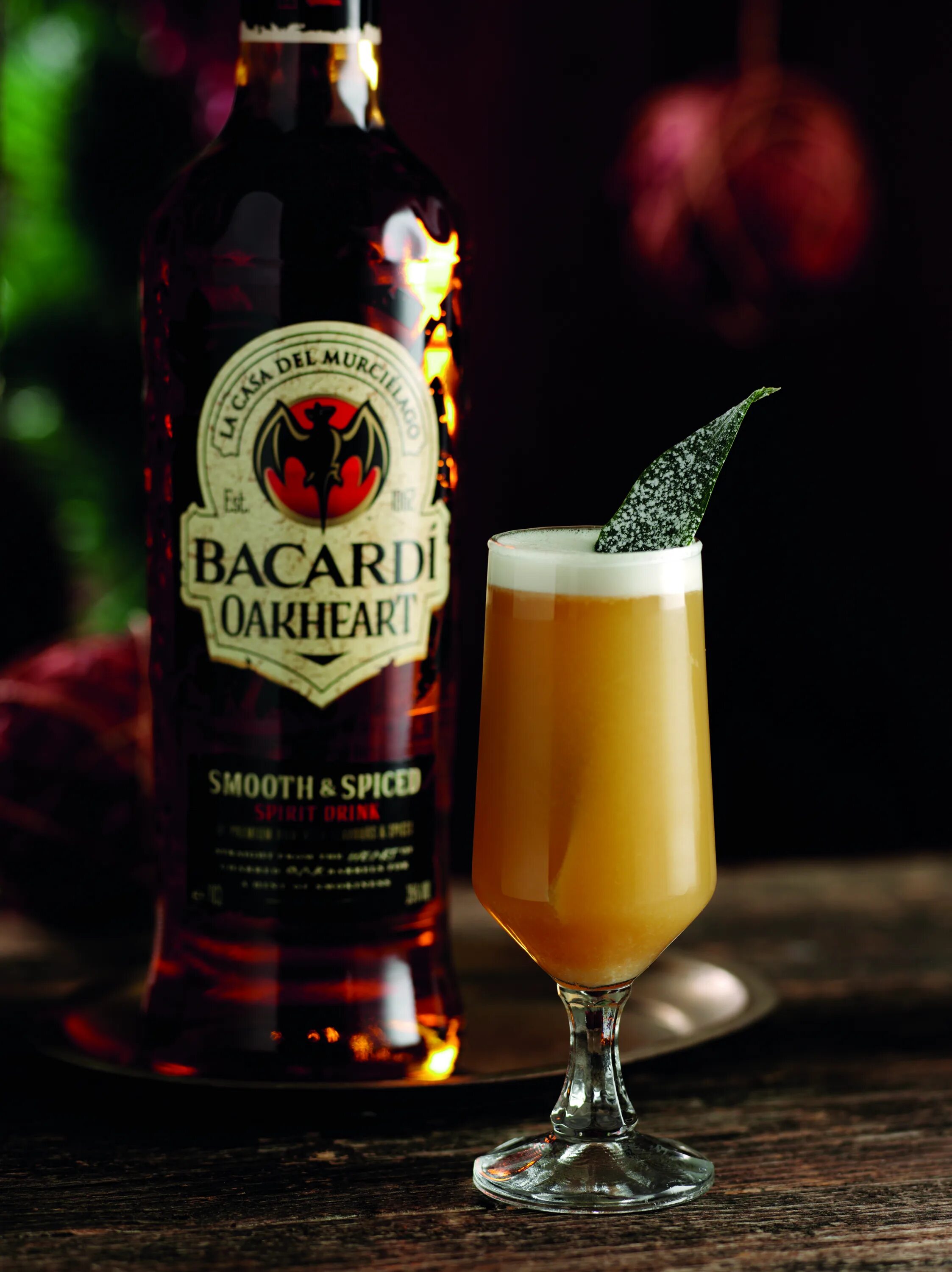 Бакарди коктейль. Bacardi oakheart коктейль. коктейль с ромом бакарди. bacardi spiced коктейли. бакарди джинджер коктейль.