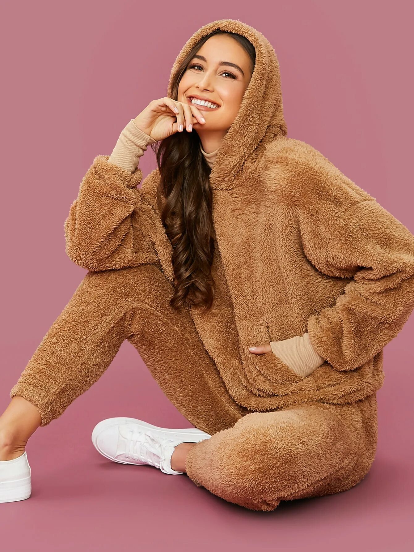 Плюшевая толстовка женская. Плюш кофта. Худи из плюша. Кофта с плюшем внутри. Плюшевая кофточка.