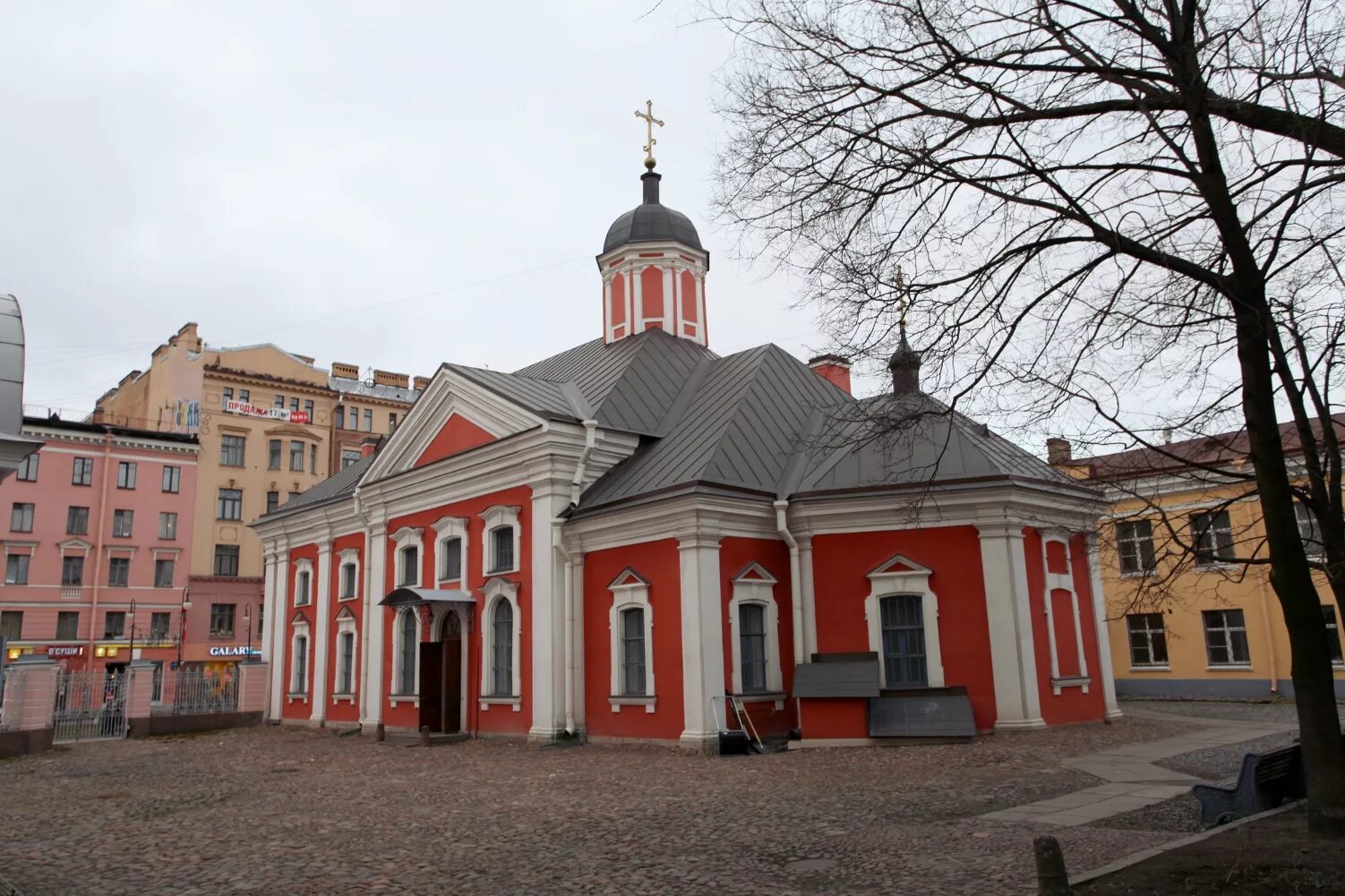 Трех святая церковь. Церковь трёх святителей СПБ. Церковь трех святителей на Васильевском острове. Церковь трех святителей Вселенских. Храм СПБ Васильевский остров.