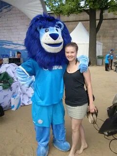 Аса Акира құрбысының көтін жалап жатқан видеоны қараңыз