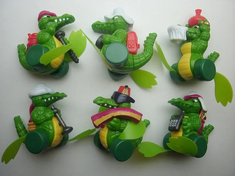 Киндер крокодилы. Киндер сюрприз коллекция крокодилов. Коллекция Киндер крокодильчики 1992. Киндер сюрприз крокодилы 1992. Киндер сюрприз игрушки коллекции крокодил.