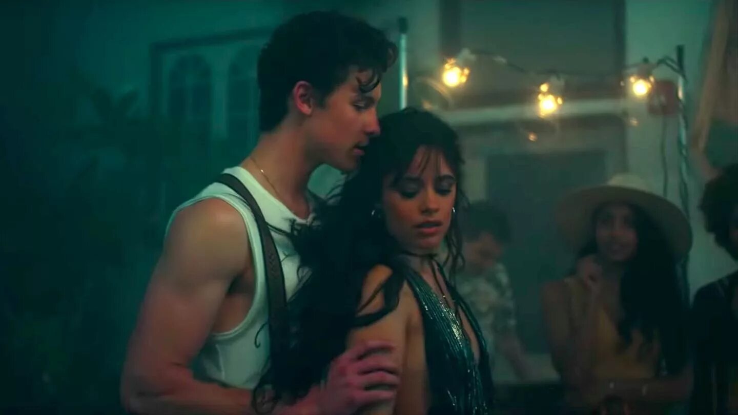 Скачал бамбино сеньорита. Shawn Mendes Camila Cabello. Шон Мендес и Камила Кабелло Сеньорита. Señorita Камила Кабелло. Señorita Шон Мендес.