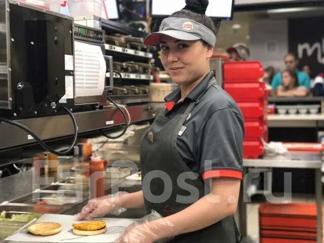 кассир в магазине. профессия продавец. кассир в супермаркете. касса в супермаркете. кассир в магазине.