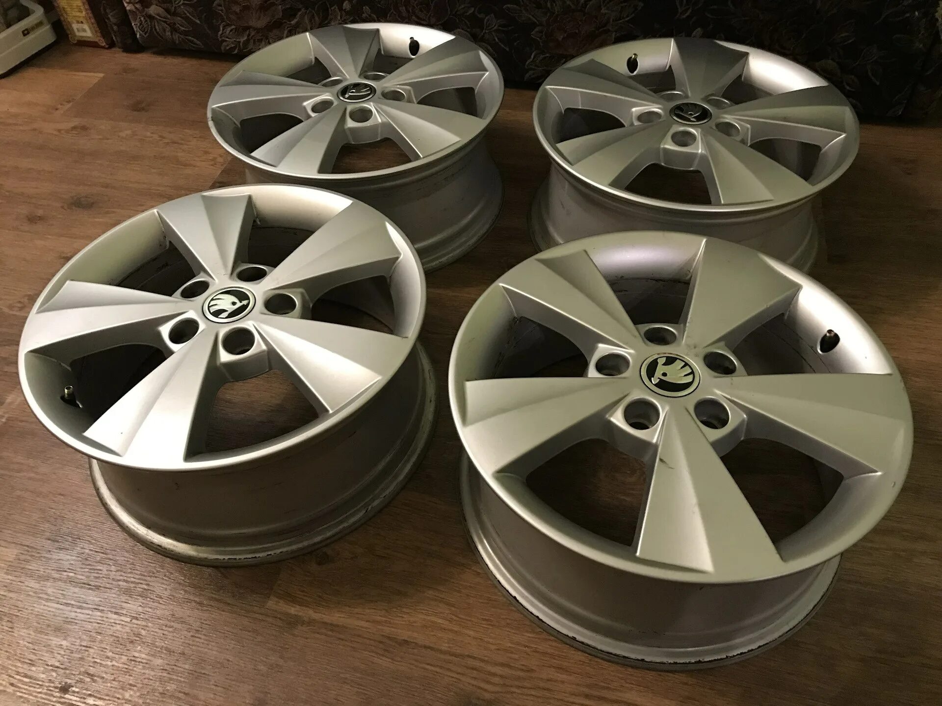 Авито диски на шкоду а7. Skoda octavia a7 диски r16.