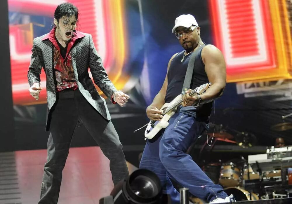 This is mike. Michael jackson 2009 this is it.