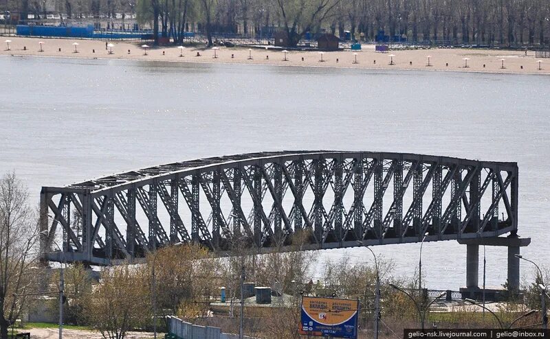 Памятник первому мосту через обь в новосибирске. Речной мост над дорогой. Усадьба середниково мост. Мост маргит будапешт. Фрагмент моста.