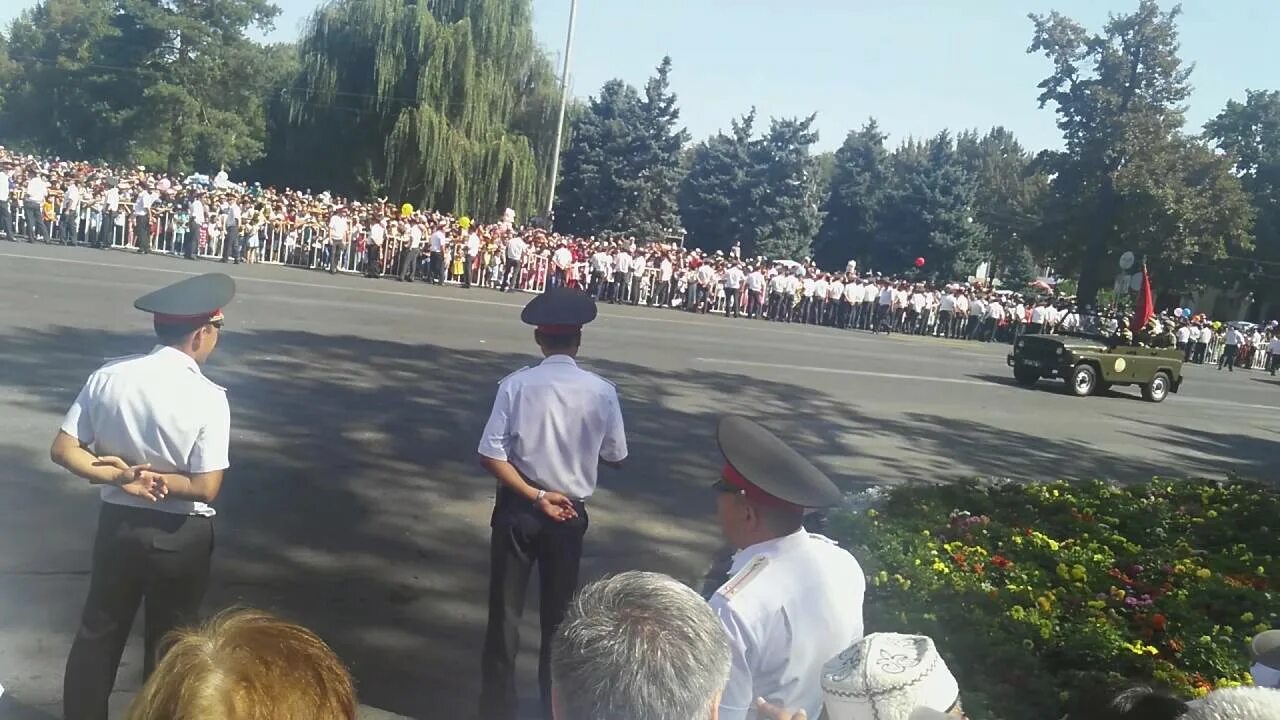 Ютуб парад. Парад в Беловодском. Парад кр. Воен техника Кыргызстан парад. США день независимости парад Авиация.