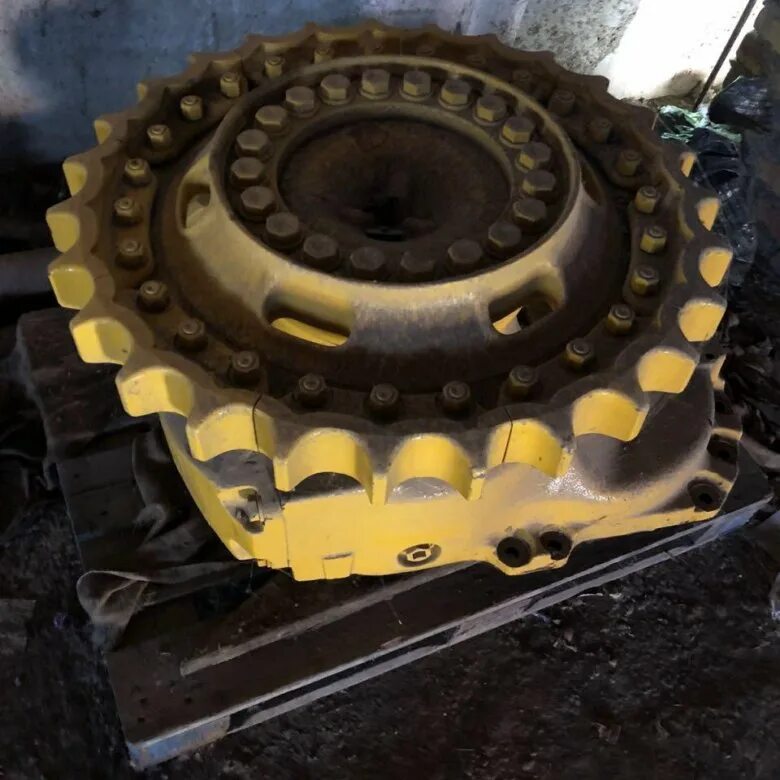 Редуктор бортовой правый 20-19-118сп. Бортовой редуктор коматсу 355. Бортовой редуктор трактора т130. Редуктор бортовой чтз б14. Бортовой редуктор бульдозера.