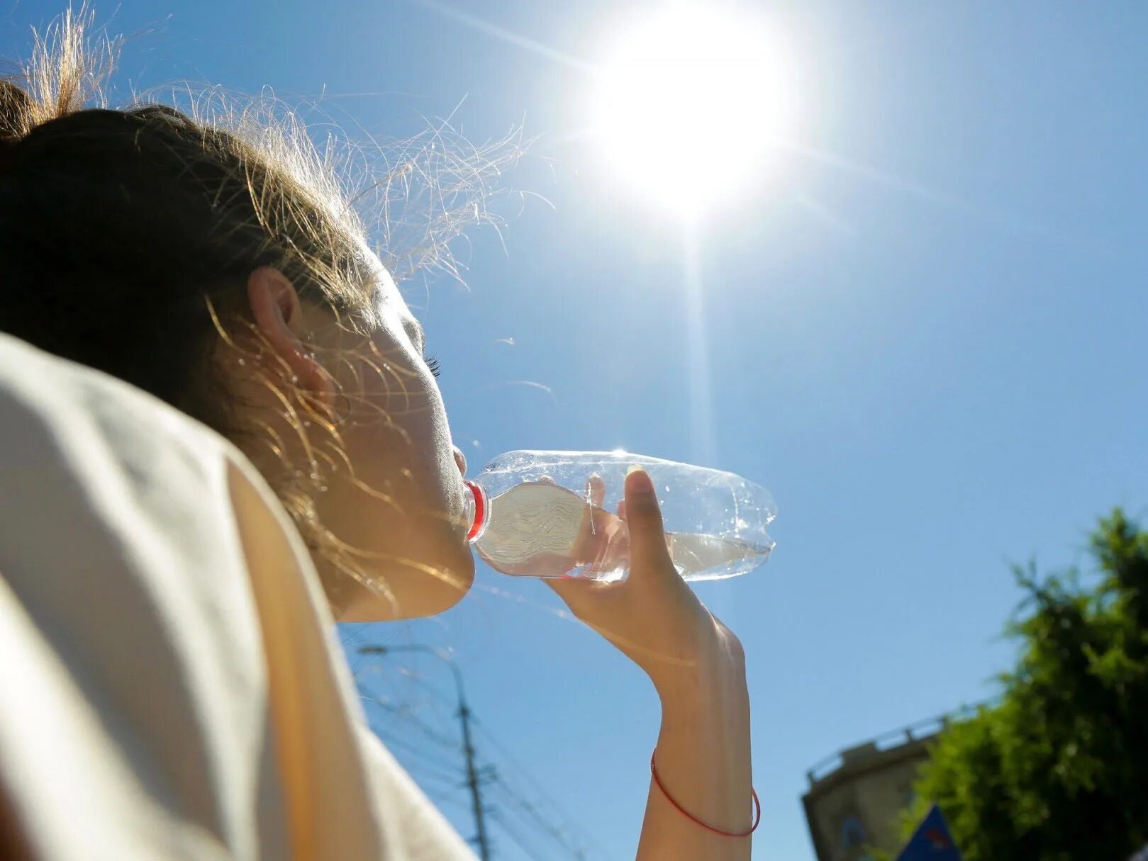 Хочу пить. Июль вершина лета. Душный день. Здравствуй июль вершина лета. Жара.