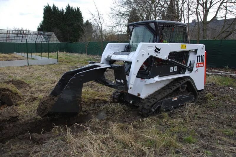 Оборудование bobcat. Навесное оборудование на Бобкэт s530. Бобкэт 110. Мини-погрузчик Bobcat 110. Бобкэт 553 навесное оборудование.