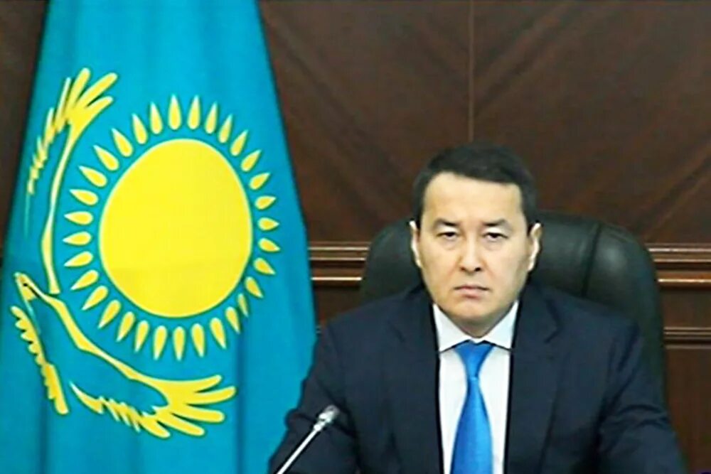 Казахстан отставка. Премьер министр Казахстана 2022. Премьер Смаилов Казахстан.