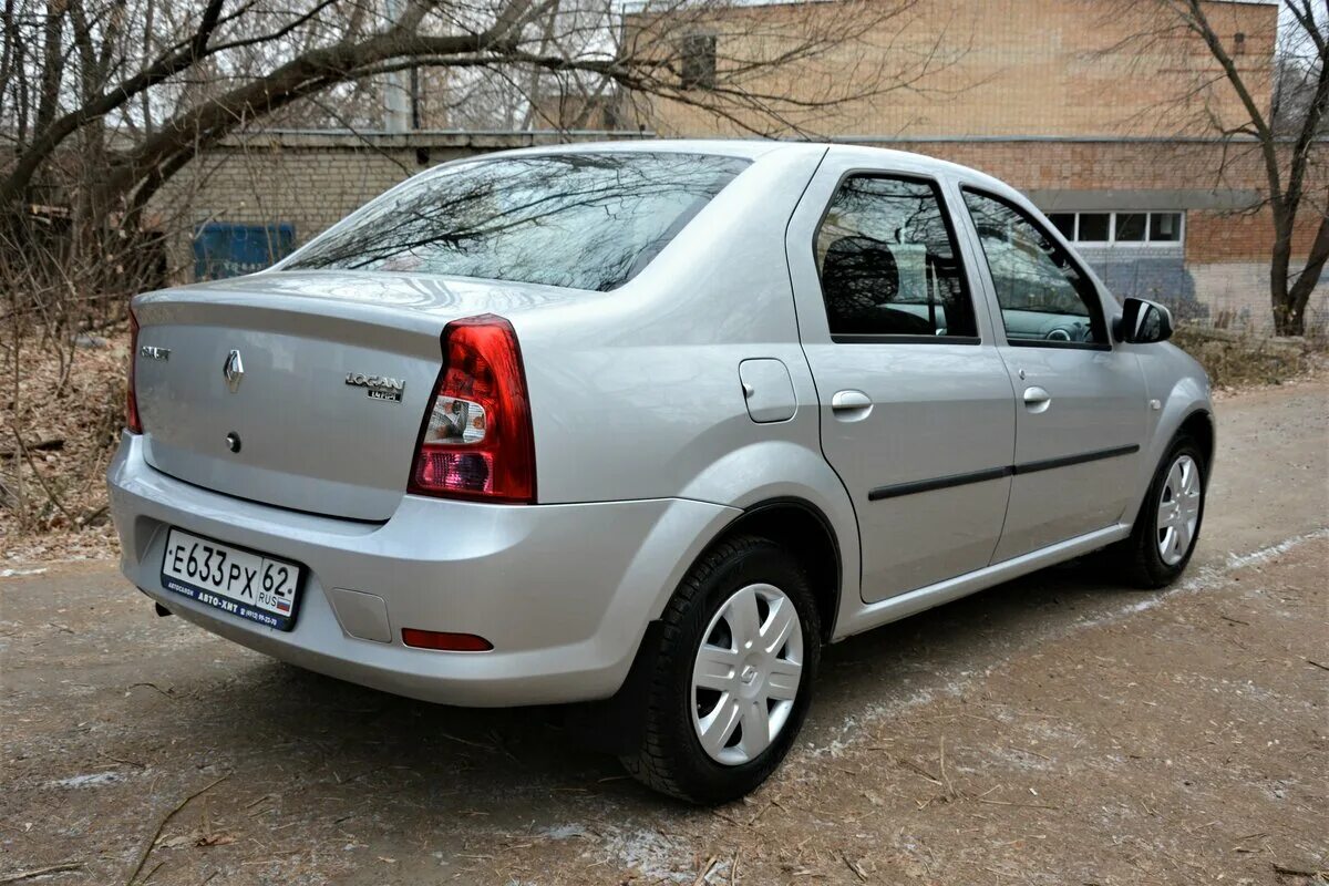 Купить логан в тюмени. Renault Logan 2013. Renault Logan 2013 1.6. Renault Logan 1, 2013. Рено Логан 2013.