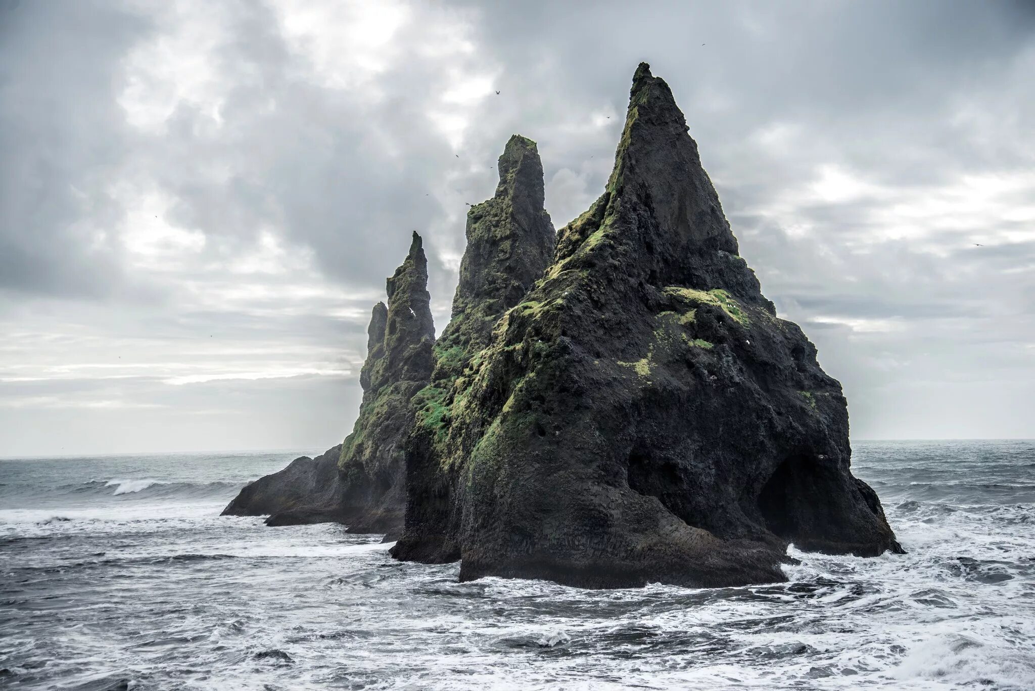 Плотный остро. Исландия скалы Рейнисдрангар. Скала «каменная волна» (Западная Австралия). Скалы Клиф. Каменный Утес Баренцево море.