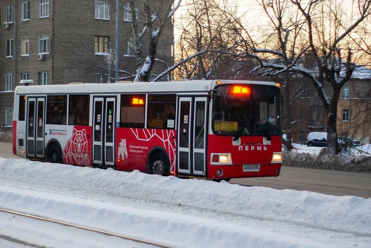 Когда приедет автобус пермь. Пермские автобусы. Автобус зимой. Пермский трамвай. Городские автобусы Пермь.