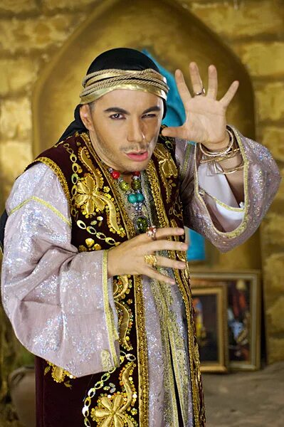 Алладин мюзикл 2011. Мюзикл аладдин принцесса будур. Новые приключения аладдина мюзикл картинки. Алладин с киркоровым. Аладдина мюзикл 2011.