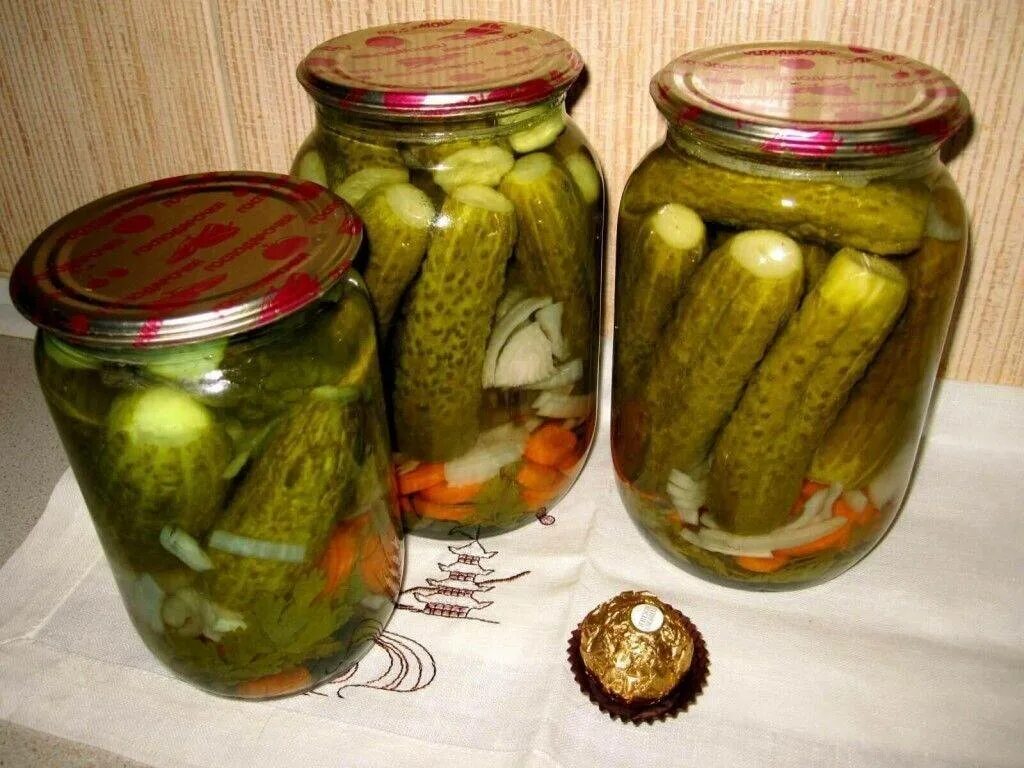 Огурцы маринованные. Пикули корнишоны зеленцы. Мариновать огурцов на зиму рецепты. Заготовки на зиму. Огурцы с семенами горчицы на зиму.