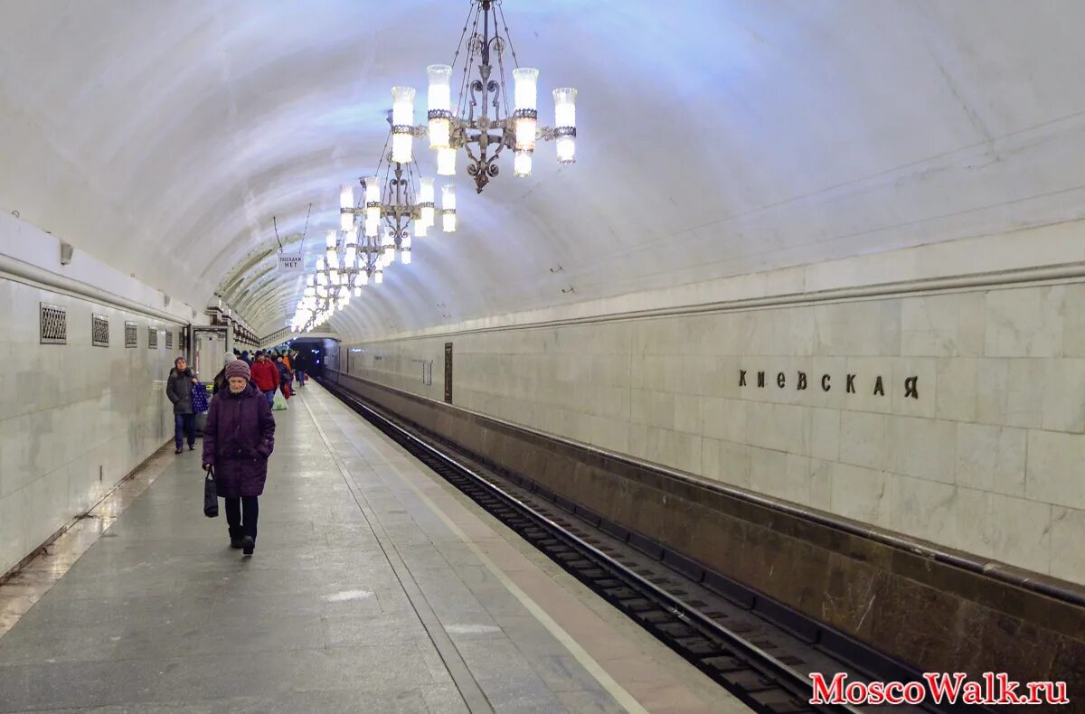 Киевская арбатская линия. Метро Киевская Арбатско-Покровская линия. Киевская станция метро Арбатско-Покровская. Киевская Арбатская линия станция метро. Станция метро Киевская Арбатско-Покровской линии.