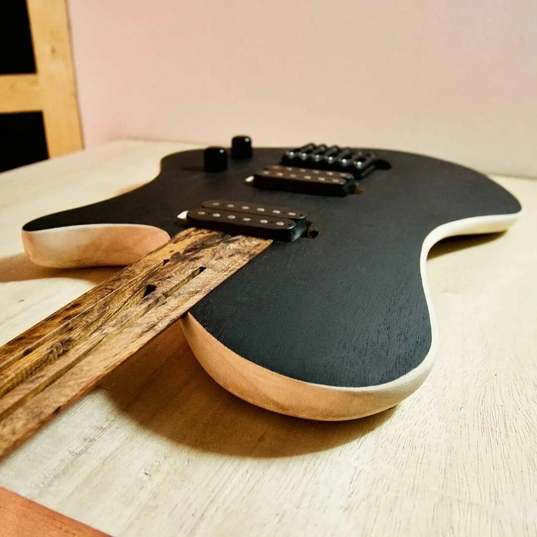 Custom handmade. Кастомная гитара. гитара custom. кастомная электрогитара. дизайн электрогитары.