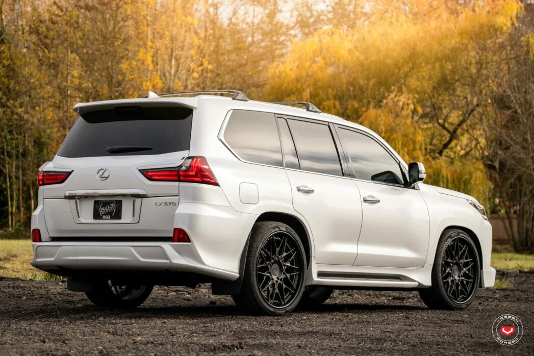 Lexus lx шины. Лексус GX 570. Lexus LX 570. Лексус LX 570 белый. Лексус ЛХ 570 белый.