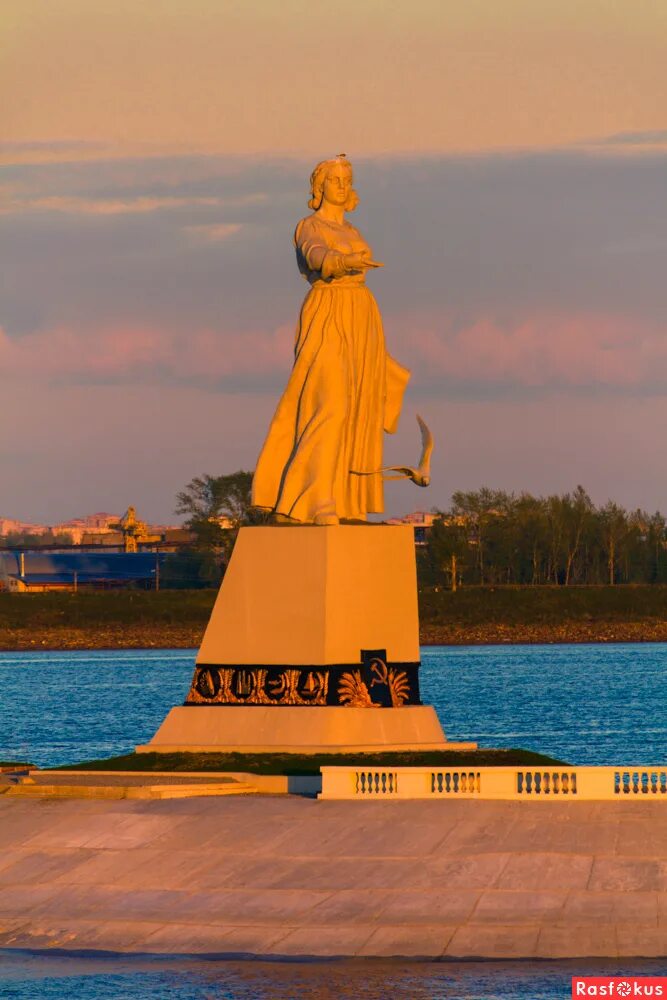 Монумент волга рыбинск. Монумент волга рыбинск. Монумент волга. Монумент волга-мать в рыбинске. Мать-волга рыбинск.