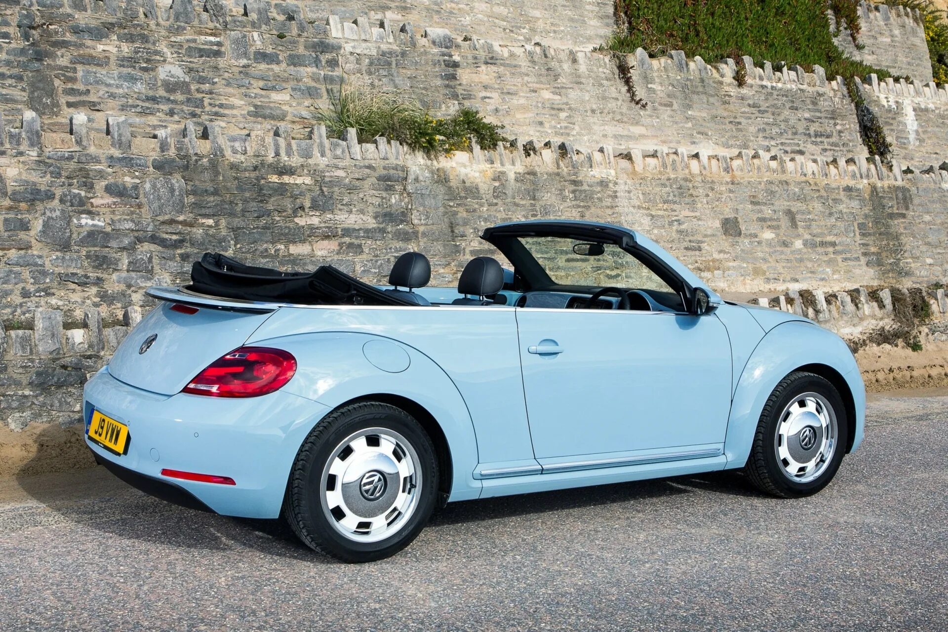 Volkswagen Beetle Cabriolet 2012. VW Beetle кабриолет. VW New Beetle Cabrio. Volkswagen Juke кабриолет