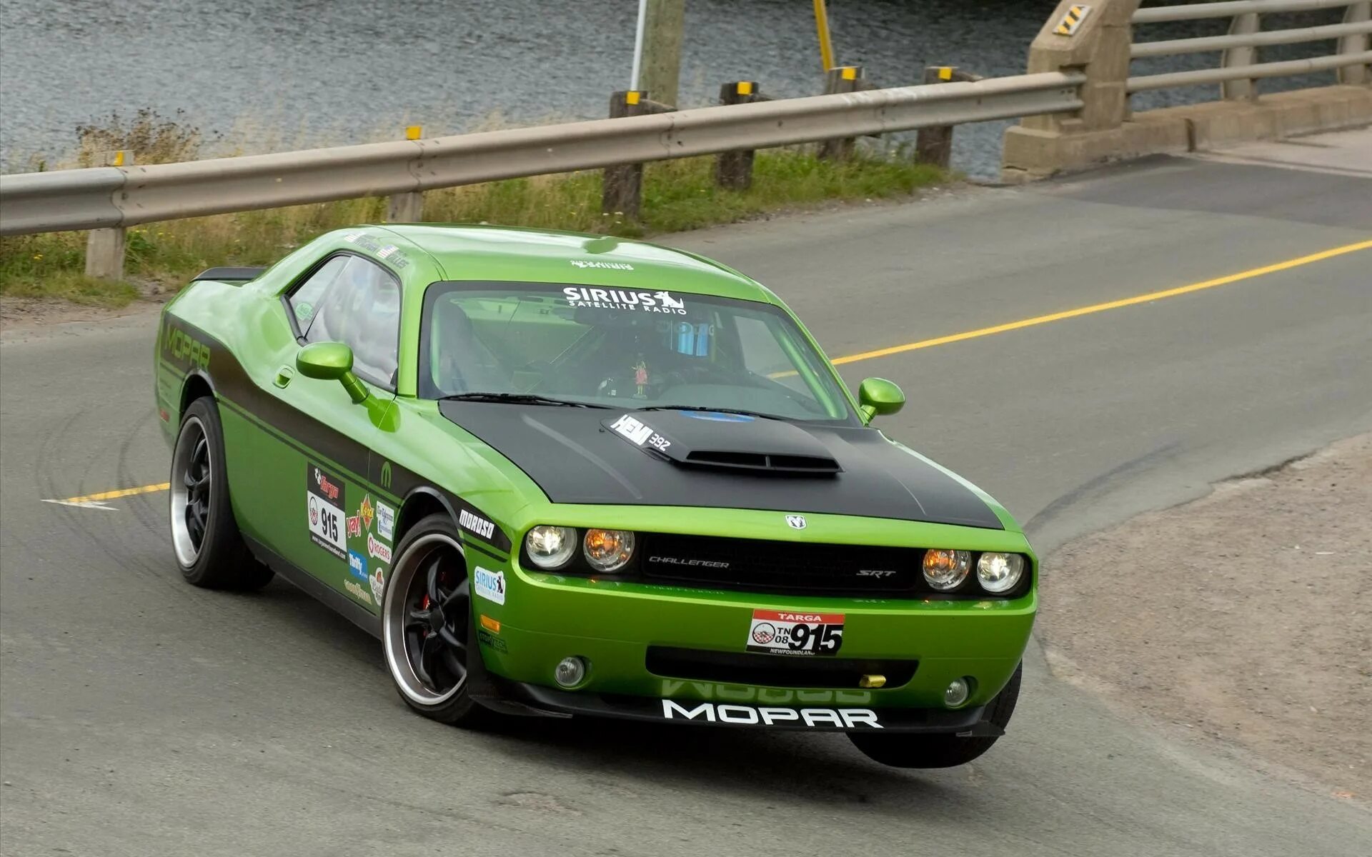 Додж гоночный. Гоночный додж челленджер. dodge challenger srt 2008. dodge challenger srt8 зелёный. гоночный додж челленджер срт.